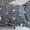 Weihnachtskissen mit Elchmuster in grau und beige
