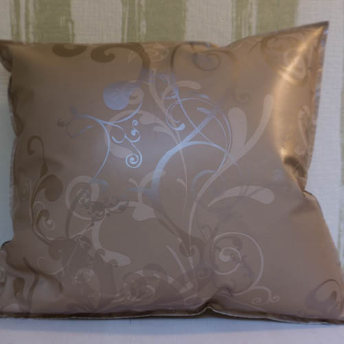 Wachstuch / Outdoor Kissen Braun mit Muster