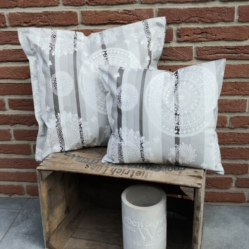 Gartenkissen grau gestreift mit Ornamenten 38x35cm & 50x50cm Close