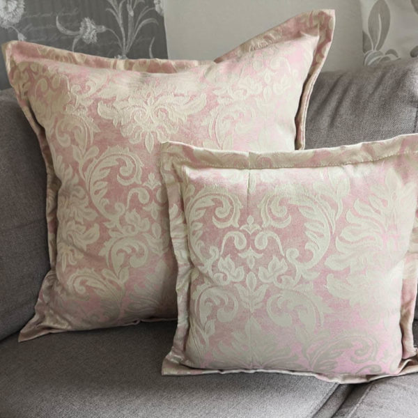 Jacquard Kissenhülle Rosa mit beigen Ornamenten 2 Kisse