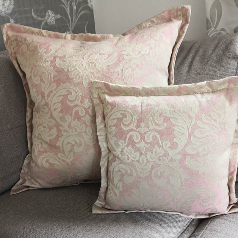 Kissenhülle Rosa mit beigen Ornamenten