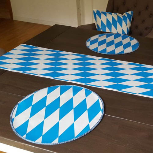 Oktoberfestdeko Platzset aus Wachstuch mit anderen Produkten