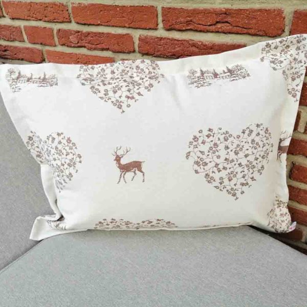 Kissenhülle Hirsch mit Herzen beige auf creme