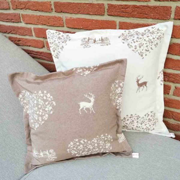 Kissenhülle Hirsch mit Herzen beige auf creme