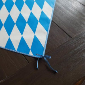 Oktoberfestdecke aus Wachstuch - Schleife