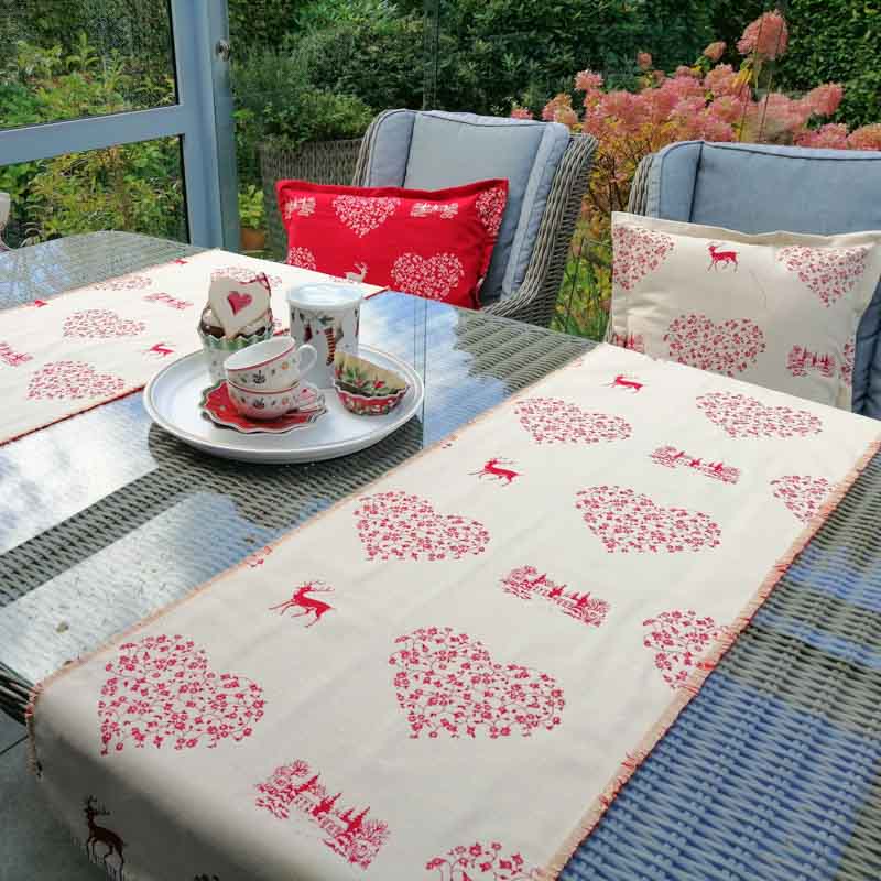 Tischläufer Mit Herz-Kranz Design – 33x178 Cm, Valentinstag, Hochzeit, Partydeko, Aus Polyester
