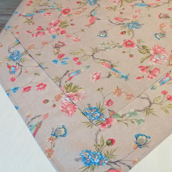 Tischdecke Vogel bunt für den Essbereich
