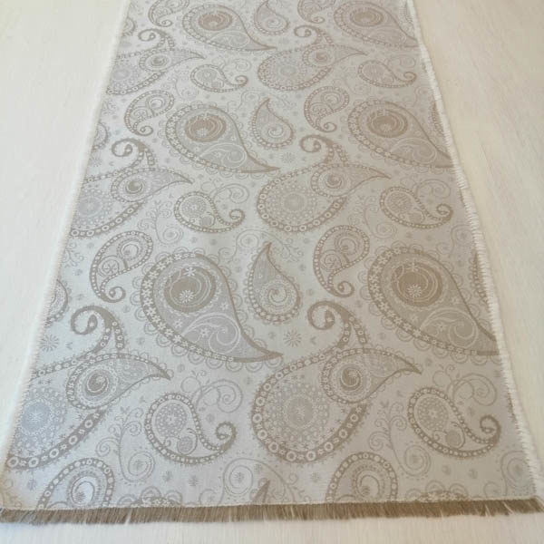 Tischläufer Creme mit beigen Ornamenten