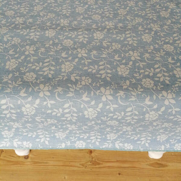 Blau mit Blumenranken Tischdecke