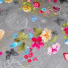 Grau mit pinken Blumen Motiv
