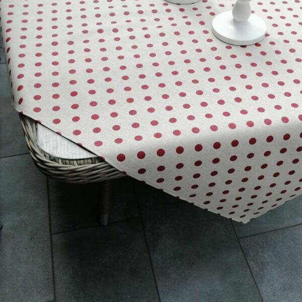 Tischdecken gepunktet in rot - beschichtete Baumwolle