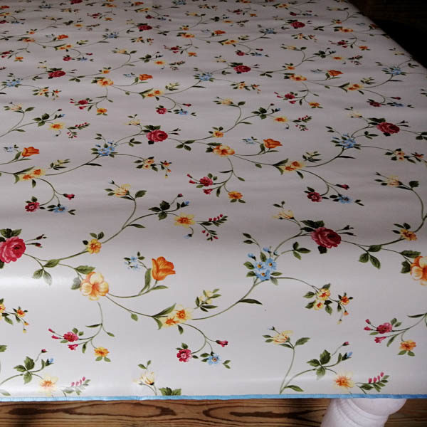 Tischdecke beige mit Streublümchen closeup