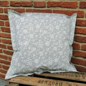 Outdoorkissen grau mit weißen Blumenranken 50x50cm