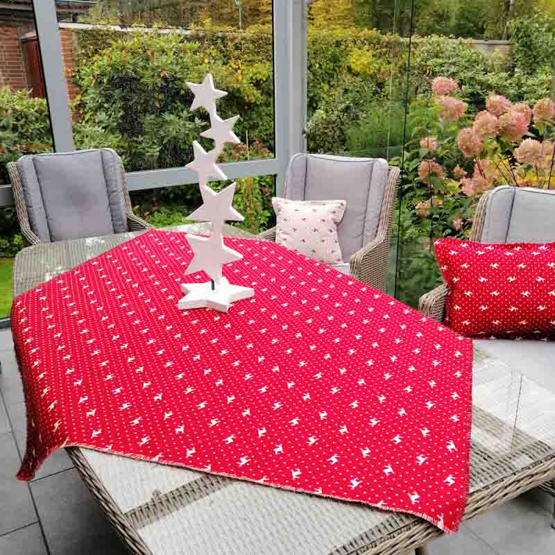 Tischdecke Hirsch mit Punkten beige auf rot | Mit Liebe dekoriert