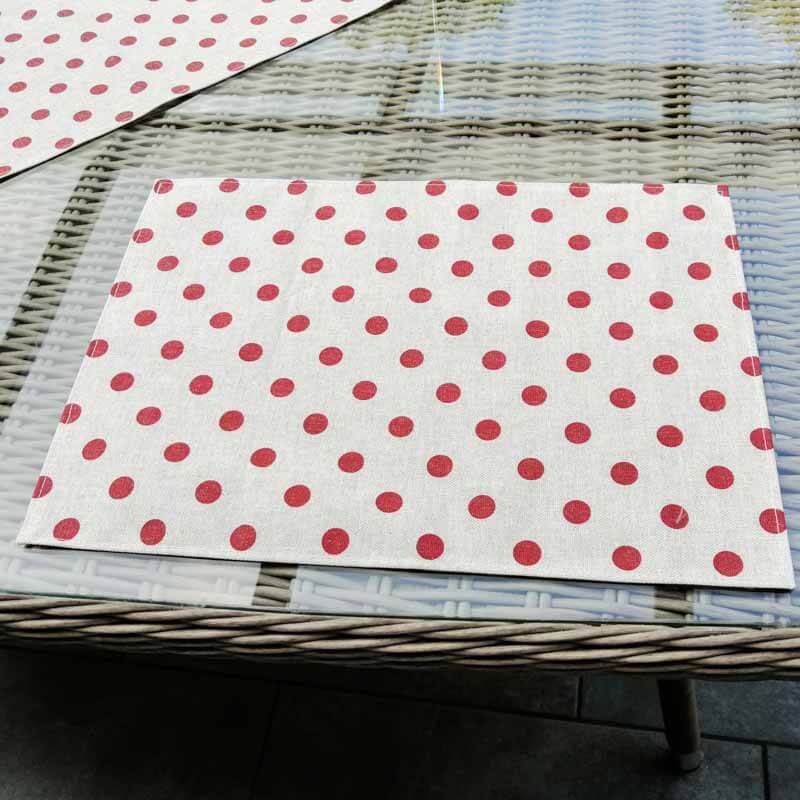 Tischset Rote Punkte aus beschichteter Baumwolle