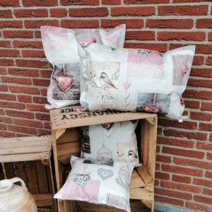 Kissen mit Herzen Shabby Chic aus Wachstuch