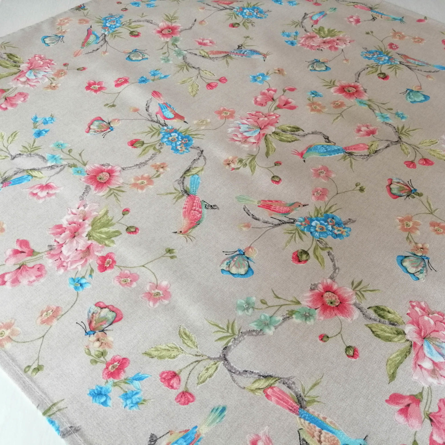 Mitteldecke Motiv Vogel bunt - in vielen Größen / hochwertige Deko für den Tisch