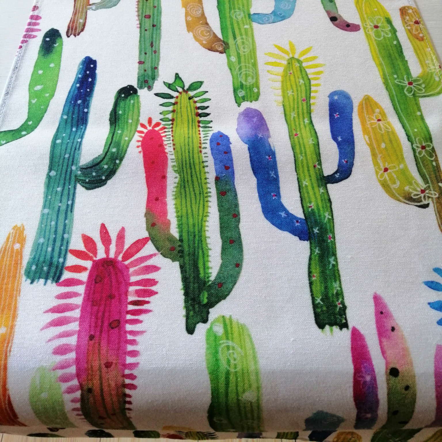 Tischläufer mit Kaktus Motiv - Farbenfrohe Tischdeko in der Größe 40x140cm