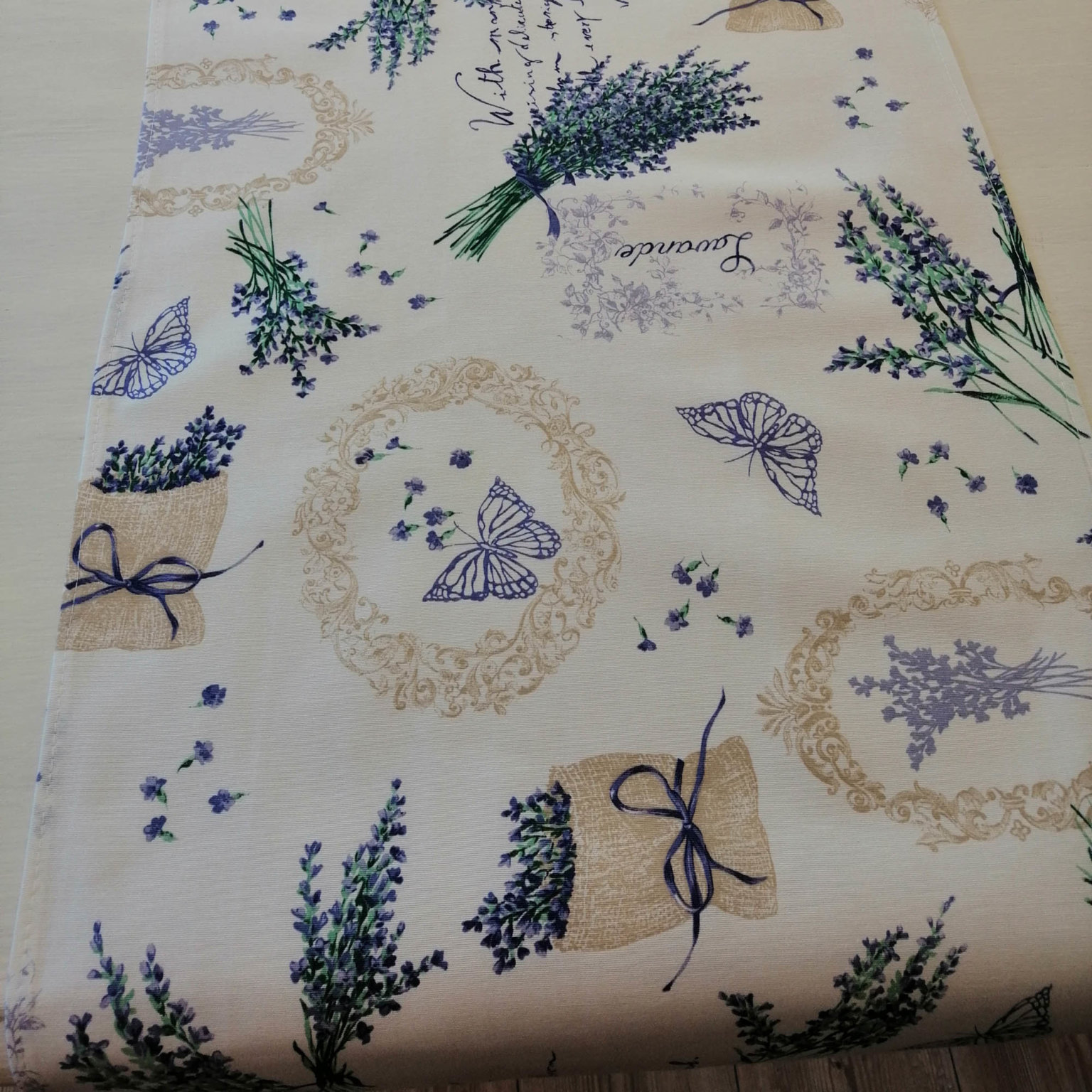 Tischläufer mit Lavendel Motiv - Schöne Tischdeko in der Größe 40x140cm