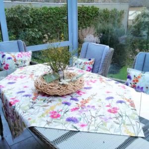 Mitteldecke Blumenwiese für Gartentisch aus beschichteter Baumwolle