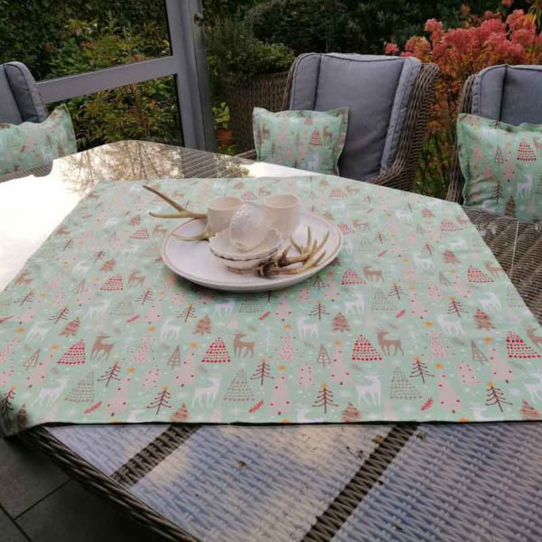 Weihnachtstischdecke grün mit Hirsch