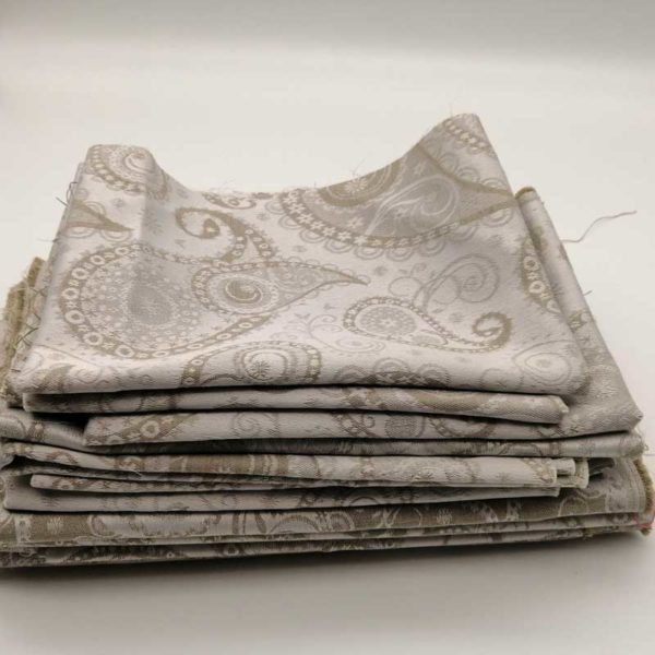 Stoffreste in verschiedenen Motiven und Groessen Beige & creme
