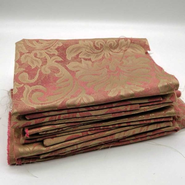 Stoffreste in verschiedenen Motiven und Groessen Jacquard rosa