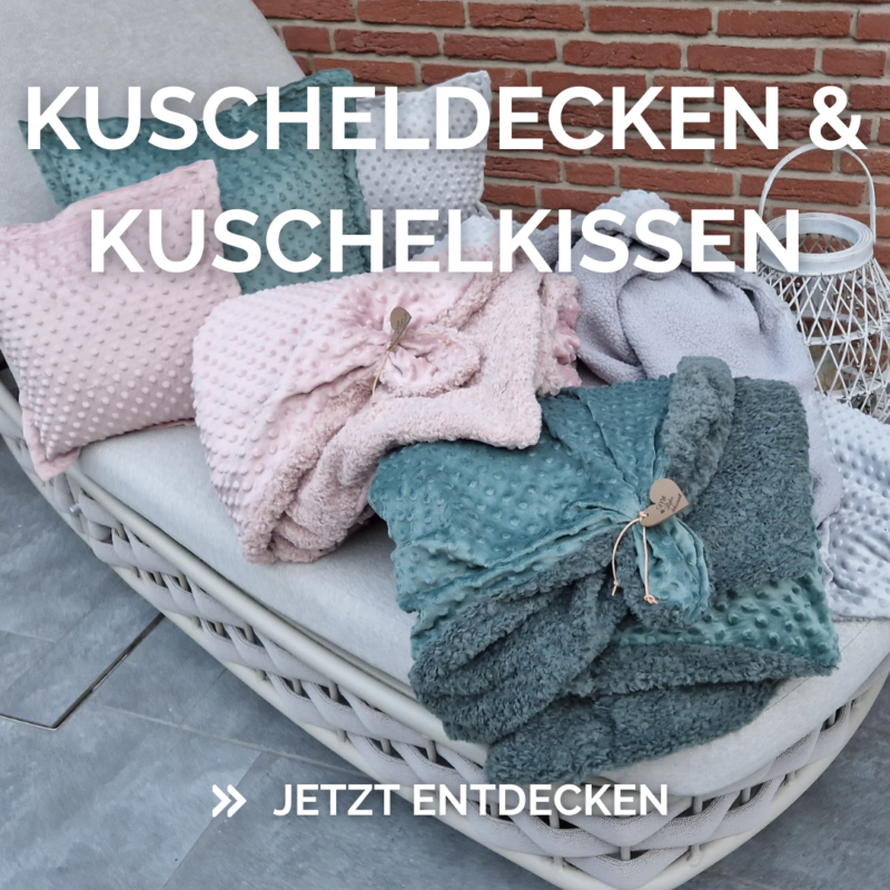 Kuscheldecke mit passenden Kissen