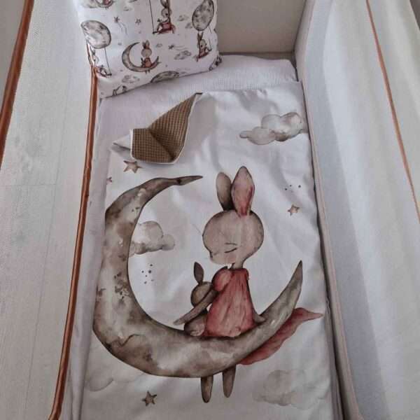 Kinderdecke mit Kissen-Haeschen auf dem Mond