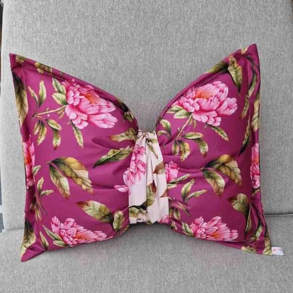 Schleifenkissen aus Polyester - Rosa Blüten auf violetten Hint