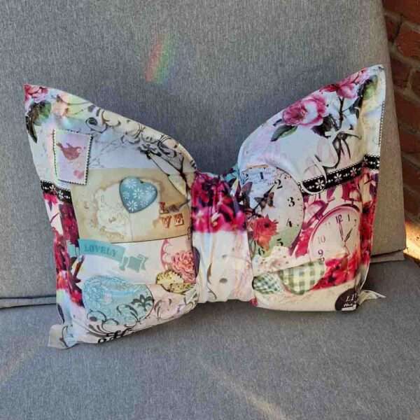 Schleifenkissen aus Wachstuch - Nostalgie mit Rosen