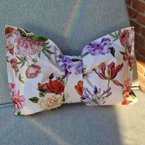 Schleifenkissen aus Wachstuch - romantische Blumen