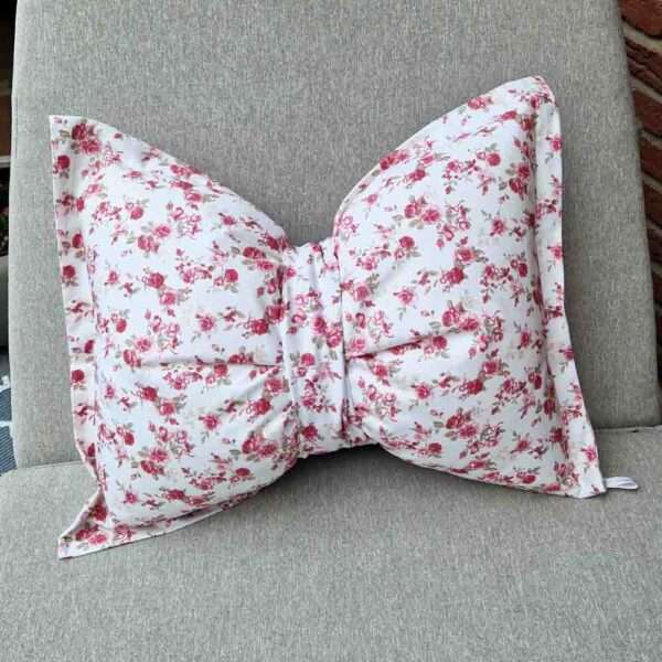 Schleifenkissen aus beschichteter Baumwolle - Röschen auf wei