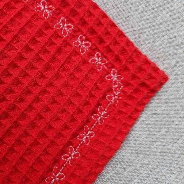 Kissen aus Waffelstoff rot Blumenkante