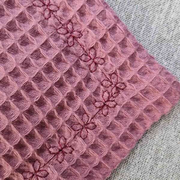Kuschelkissen aus Waffelstoff altrosa Blumenkante