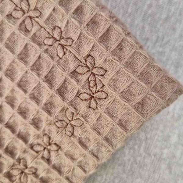 Kuschelkissen aus Waffelstoff beige Blumenkante